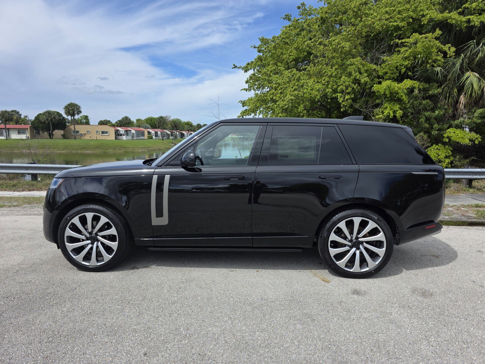 New 2026 Land Rover Range Rover SE image 7