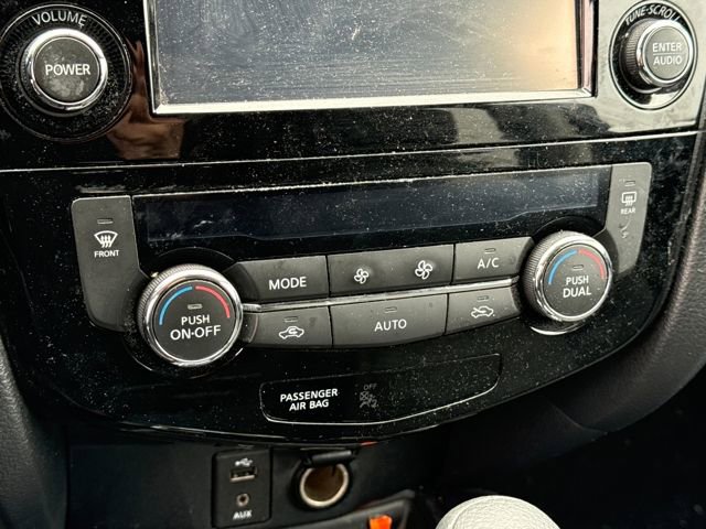 Used 2016 Nissan Rogue SV w/ SV Premium Package image 24