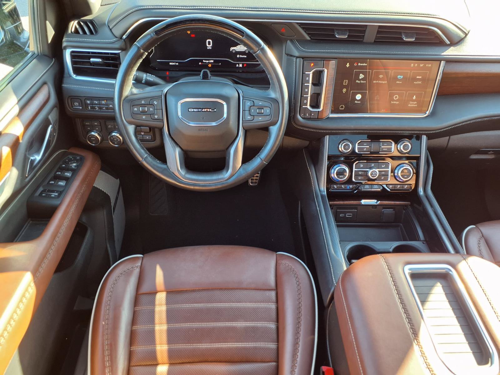 Used 2023 GMC Yukon XL Denali Ultimate AWD/4WD image 5