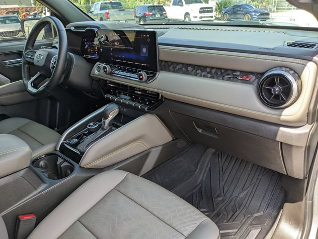 Used 2024 Chevrolet Colorado ZR2 w/ ZR2 Convenience Package III AWD/4WD image 14