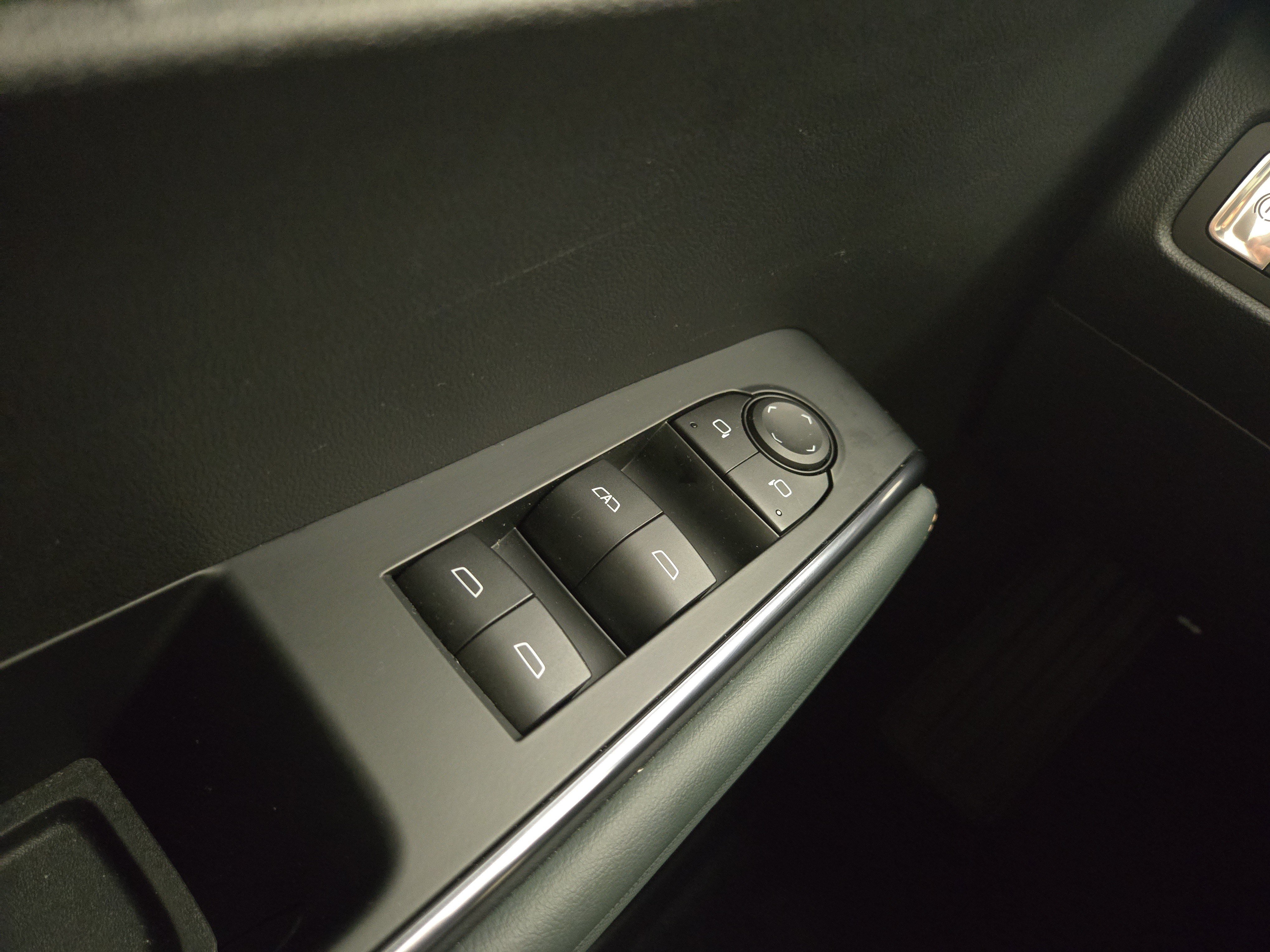 Used 2025 GMC Acadia AT4 w/ Luxury Package AWD/4WD image 33