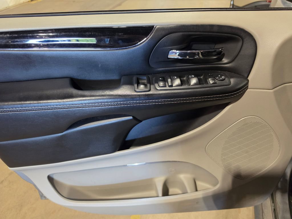 Used 2019 Dodge Grand Caravan SXT FWD image 5