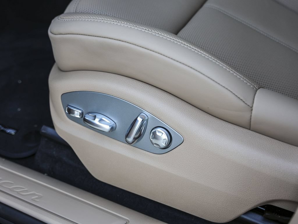 Certified 2026 Porsche Macan AWD/4WD image 15