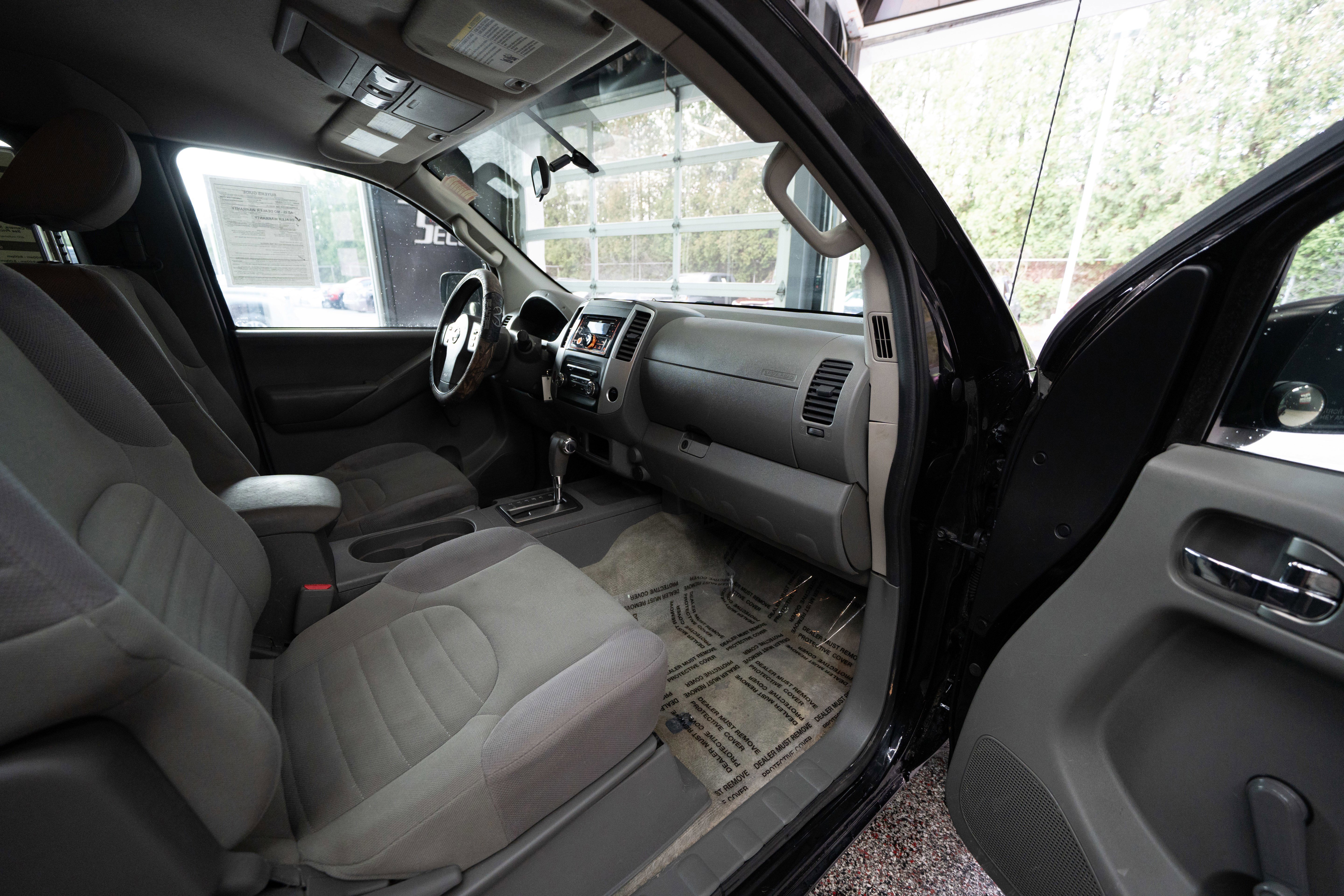 Used 2014 Nissan Frontier S image 24