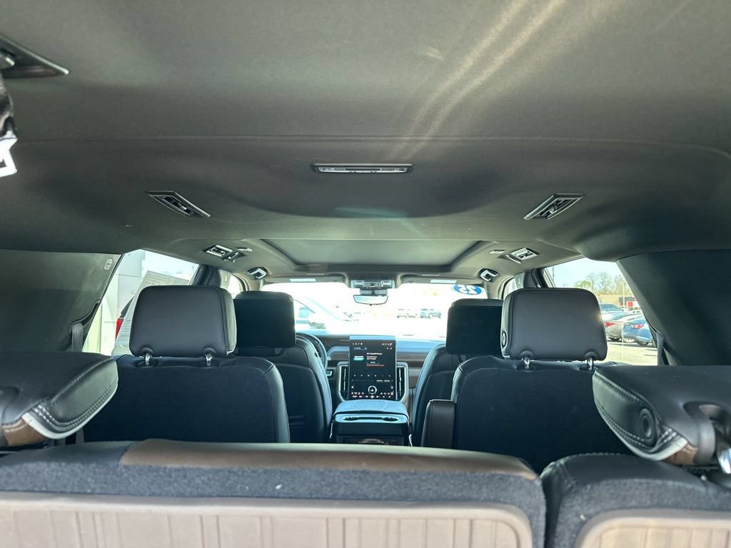 Used 2025 GMC Yukon XL Denali Ultimate w/ LPO, Floor Liner Package AWD/4WD image 17