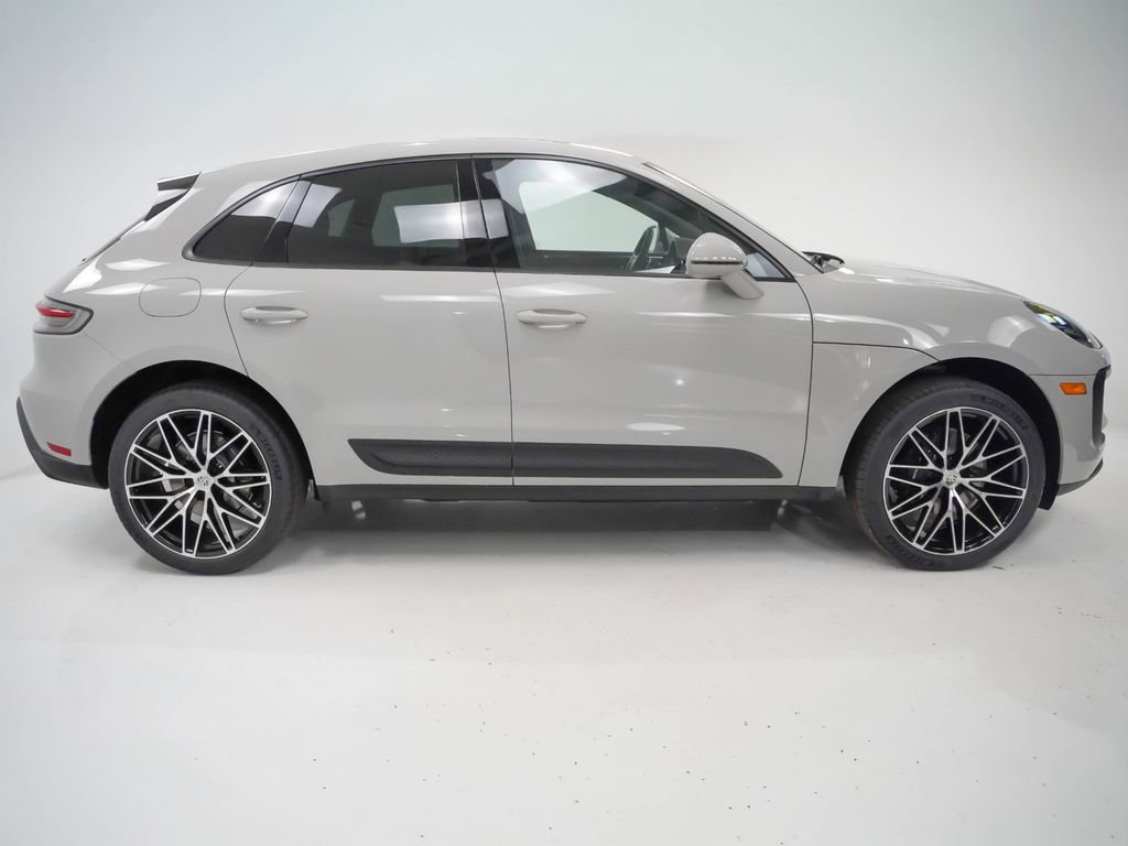 Certified 2026 Porsche Macan AWD/4WD image 9