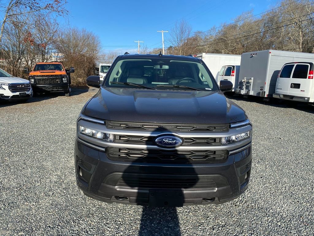 Used 2023 Ford Expedition XLT image 3