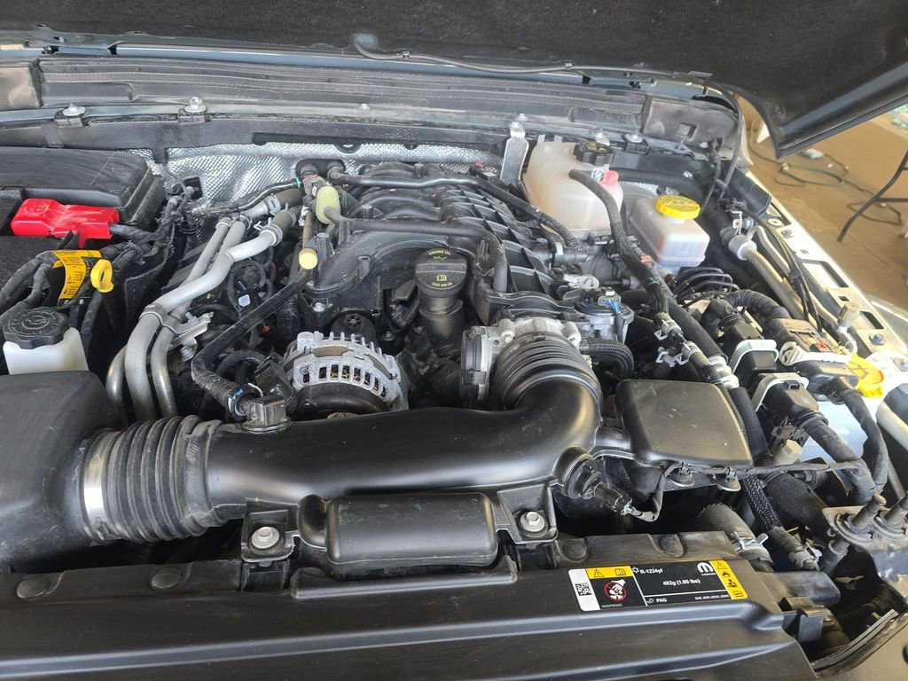 Used 2024 Jeep Wrangler Sahara w/ Technology Group AWD/4WD image 5