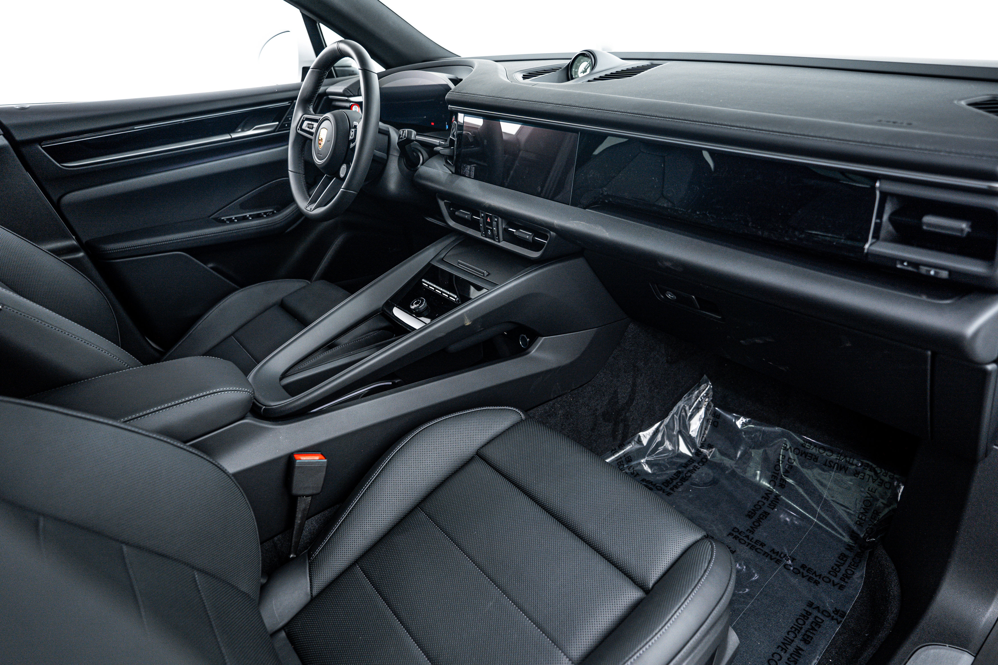 Certified 2025 Porsche Macan Electric image 16