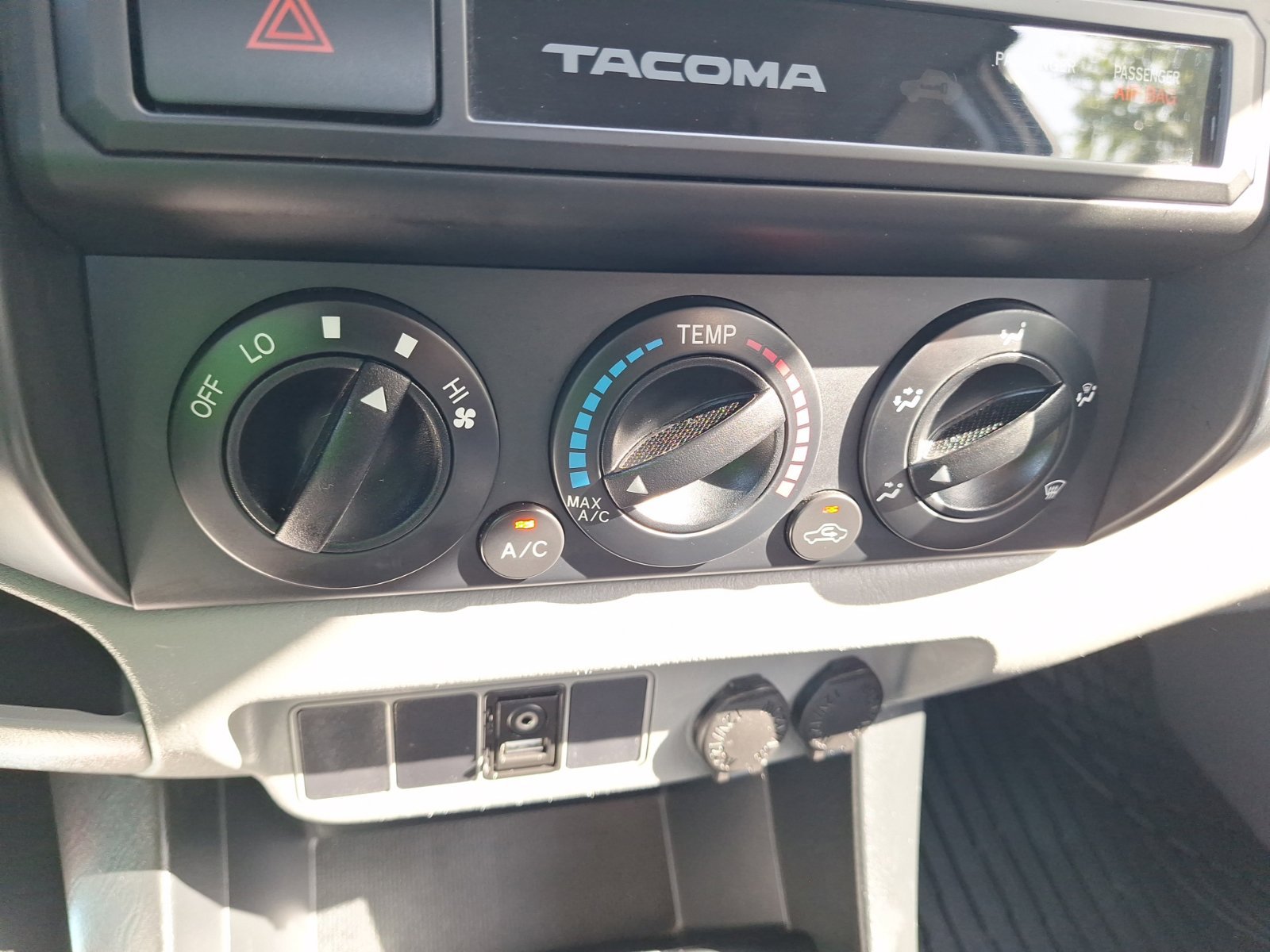 Used 2015 Toyota Tacoma 2WD Access Cab image 26