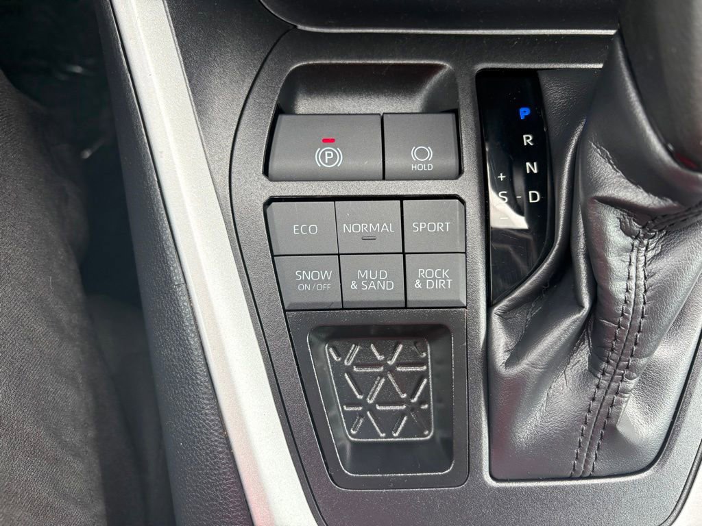 Certified 2025 Toyota RAV4 XLE AWD/4WD image 27