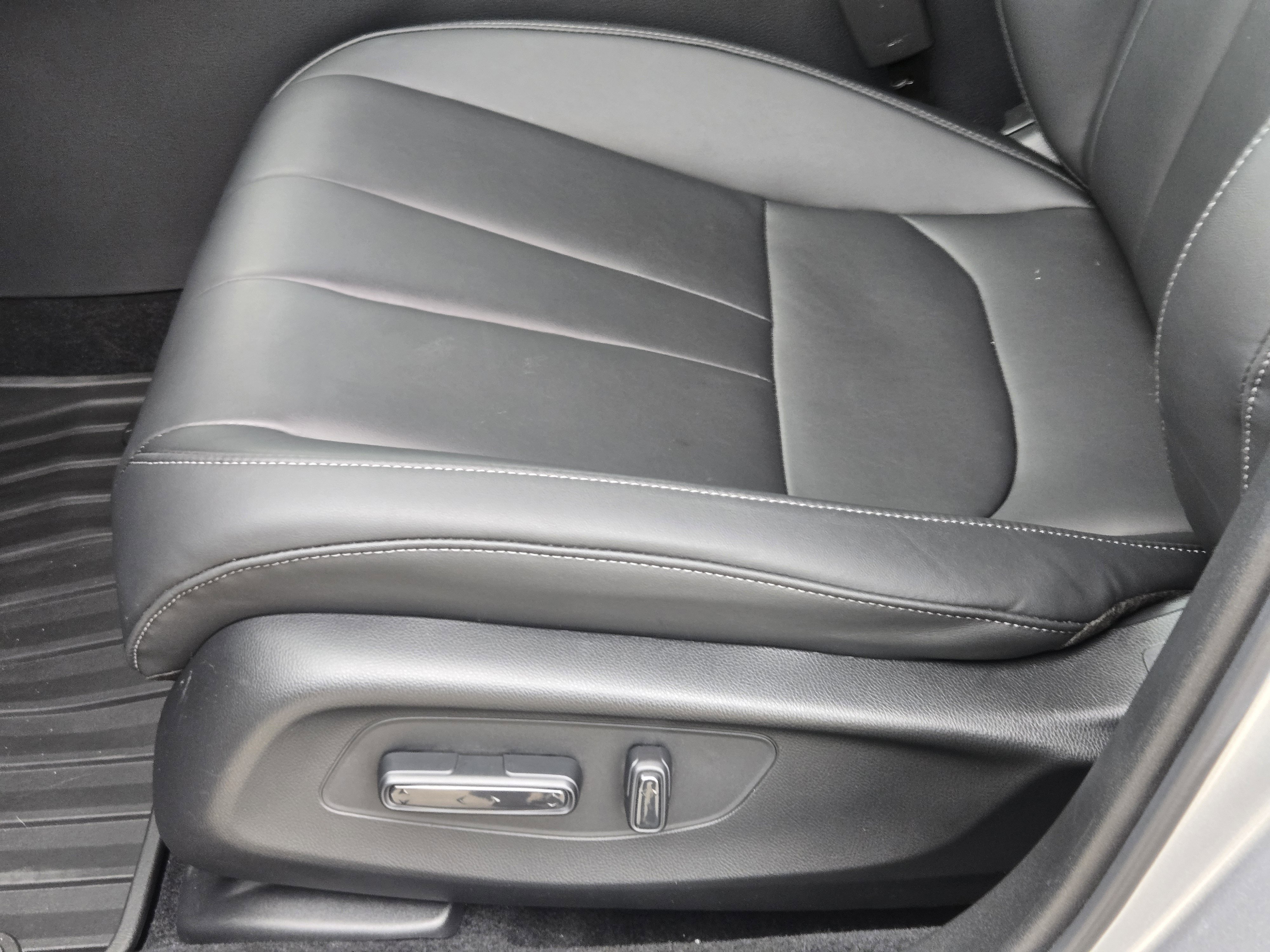 Certified 2025 Acura ADX AWD image 31