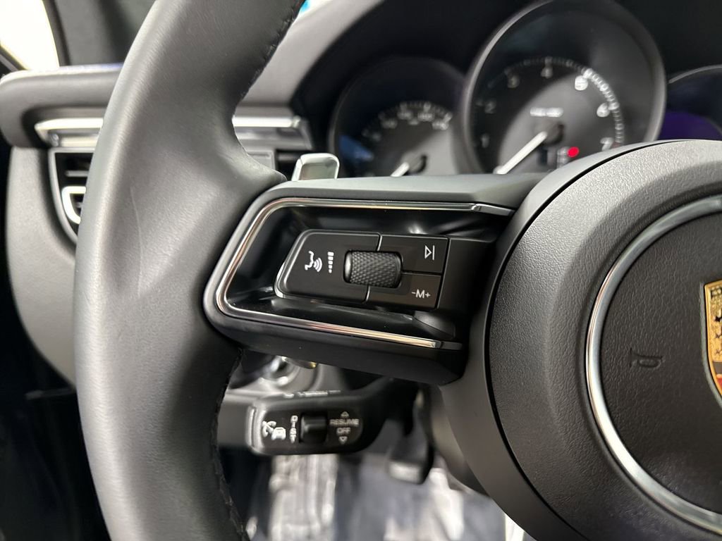Certified 2024 Porsche Macan Turbo image 38