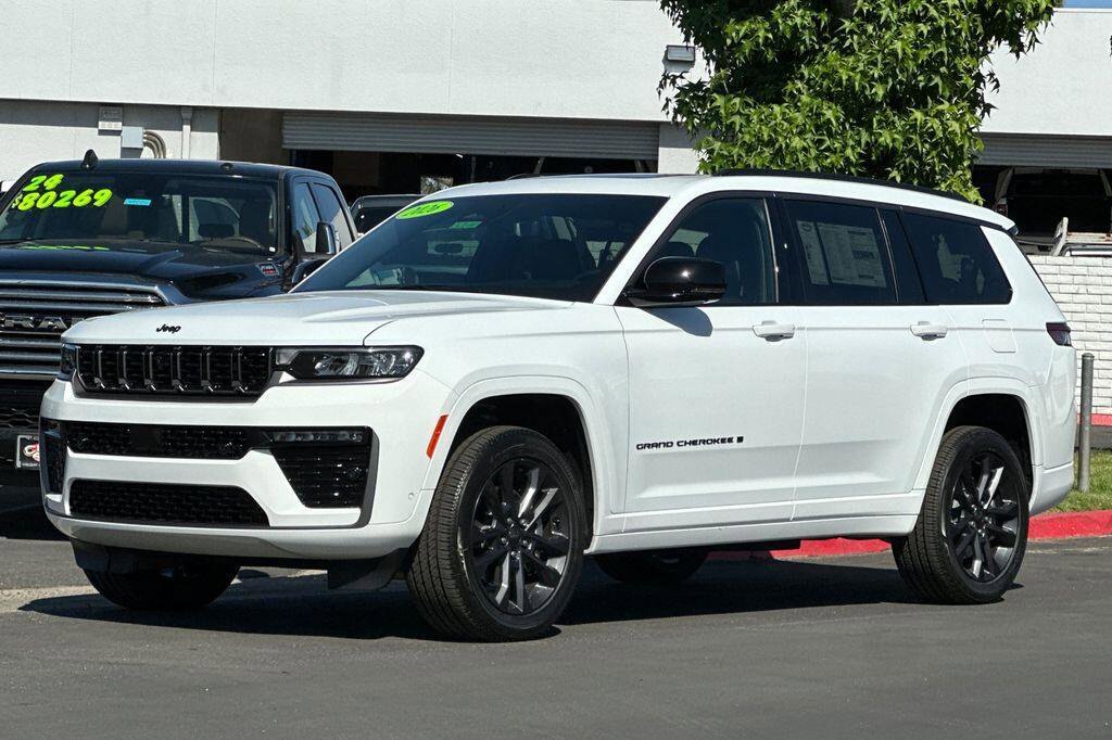 New 2026 Jeep Grand Cherokee L Limited AWD/4WD image 8