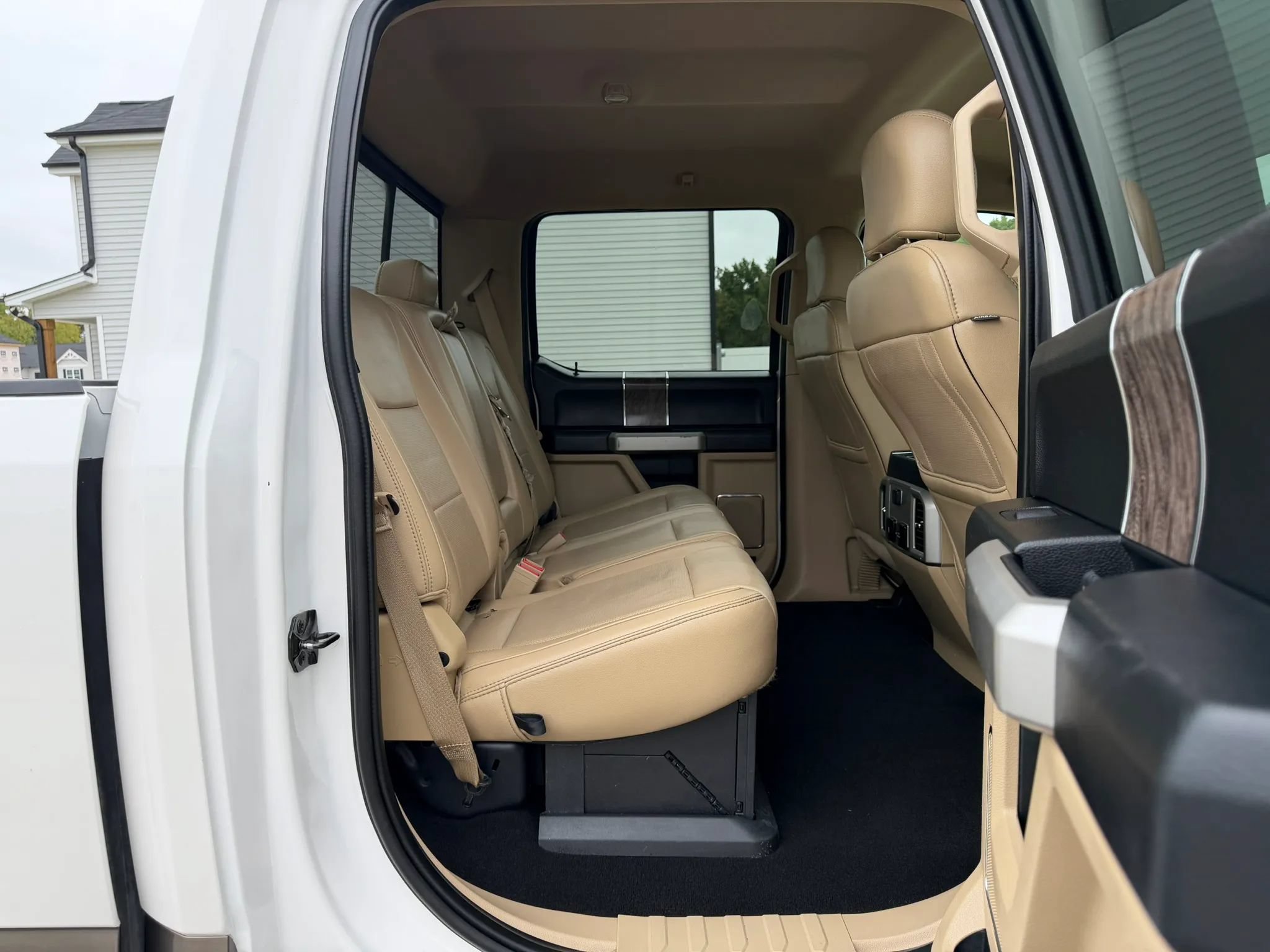 Used 2019 Ford F250 Lariat w/ Lariat Ultimate Package AWD/4WD image 28