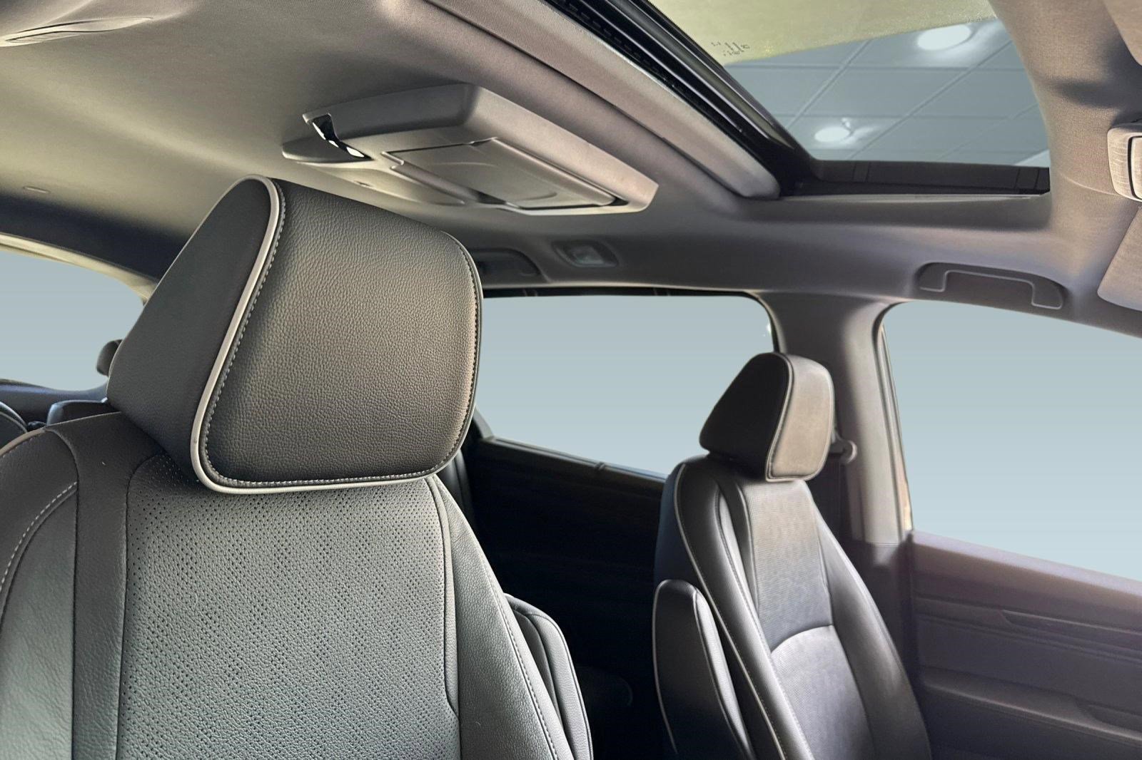 Used 2023 Honda Odyssey Elite image 14