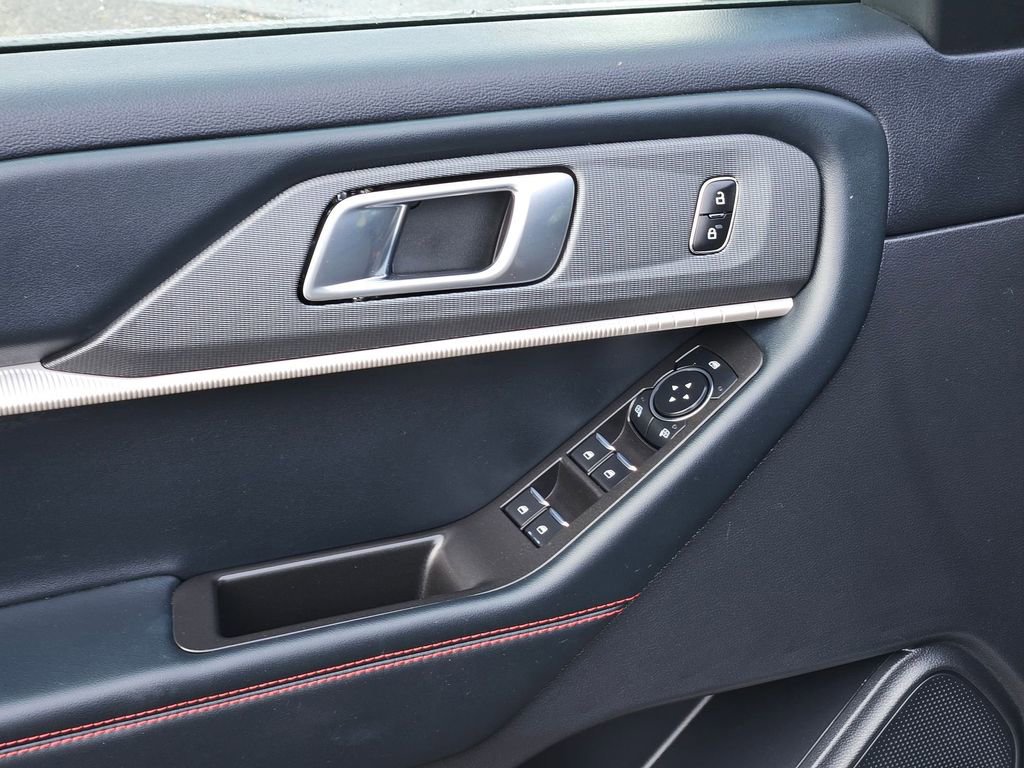 Used 2025 Ford Explorer ST-Line w/ ST-Line Street Pack image 14
