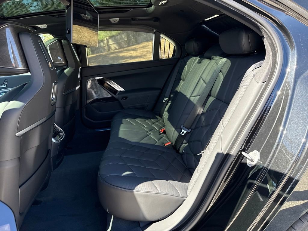 New 2026 BMW 760i xDrive w/ Executive Package image 28