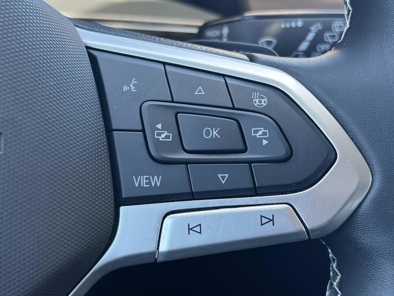 Certified 2025 Volkswagen Atlas SE FWD image 10