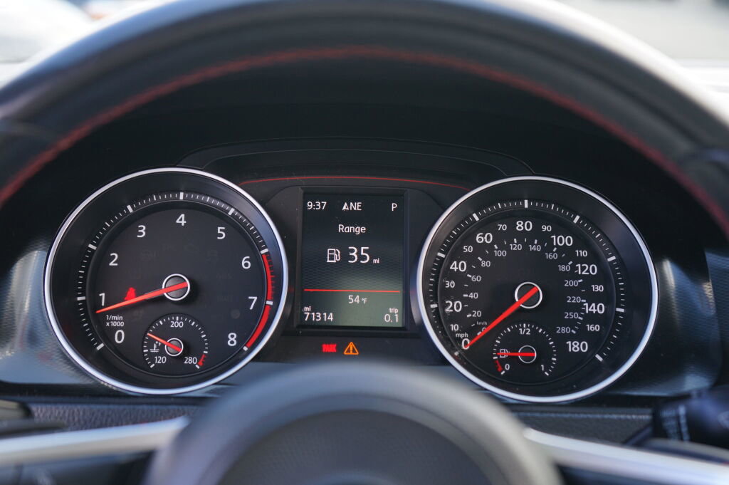 Used 2017 Volkswagen GTI SE FWD image 15