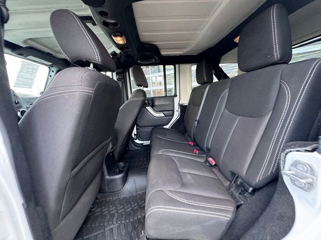Used 2014 Jeep Wrangler Unlimited Sahara w/ Connectivity Group AWD/4WD image 25