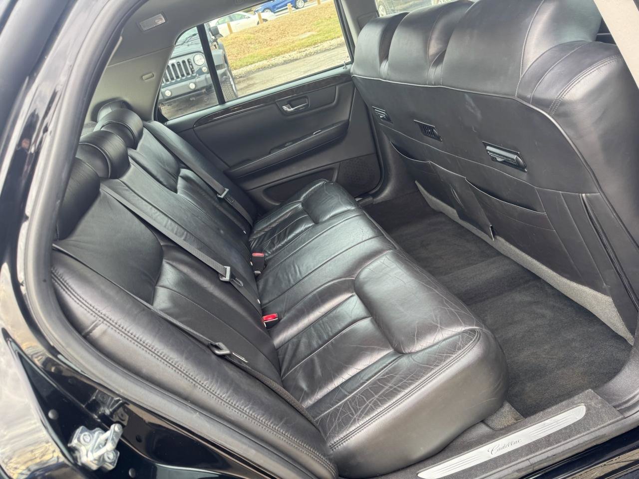 Used 2011 Cadillac DTS Limousine image 29