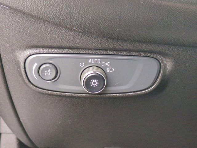 Used 2020 Chevrolet Equinox LS w/ LS Convenience Package FWD image 18