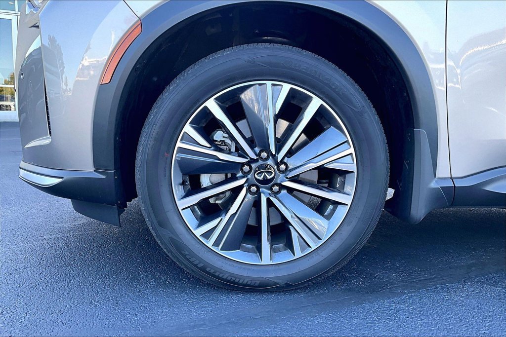 Certified 2027 INFINITI QX60 Luxe w/ Cargo Package AWD/4WD image 10
