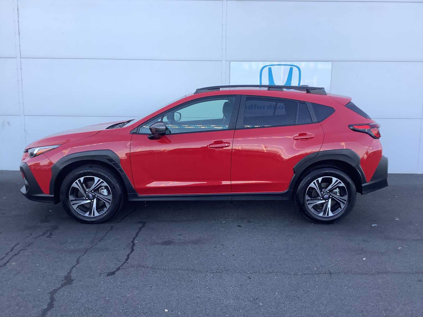 Used 2025 Subaru Crosstrek 2.5i Premium AWD/4WD image 2