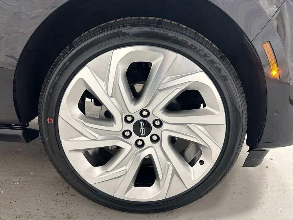 Used 2025 Lincoln Navigator Reserve image 69