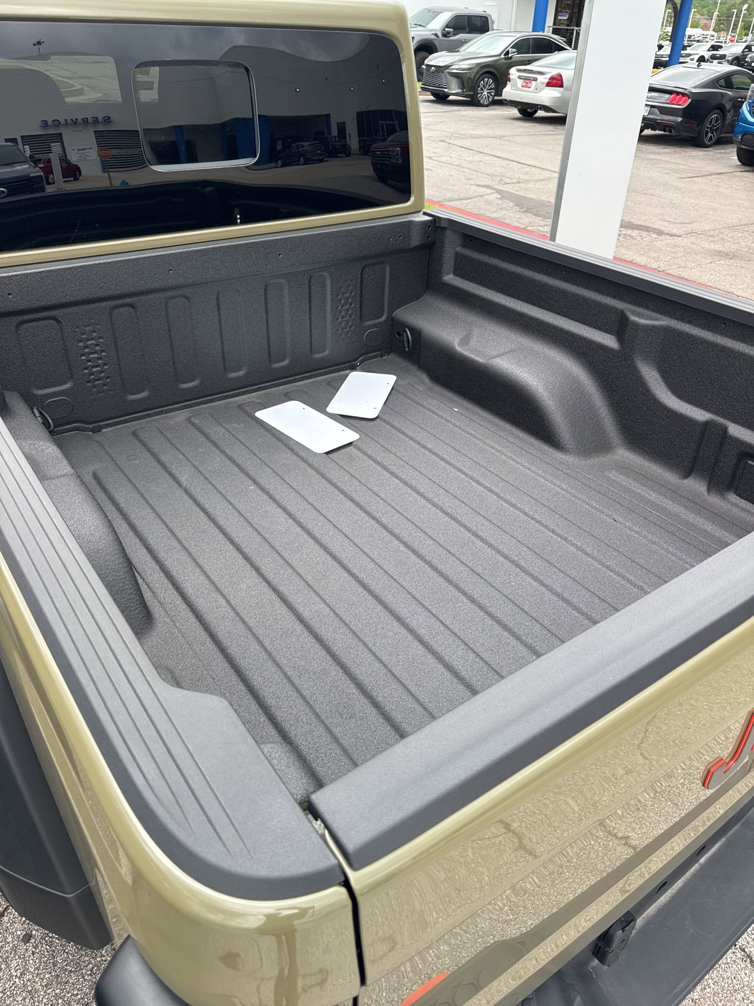 Used 2025 Jeep Gladiator Mojave w/ Safety Group image 9