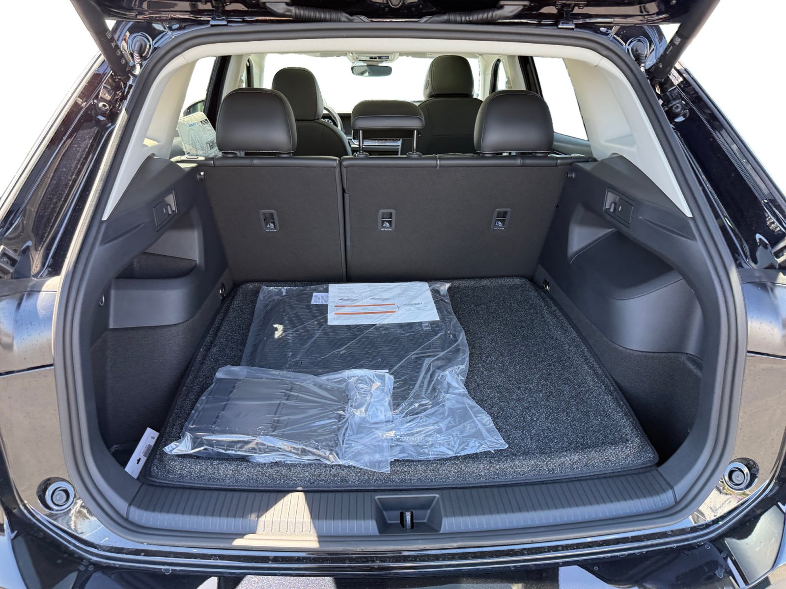New 2026 Volkswagen Tiguan SE AWD/4WD image 17