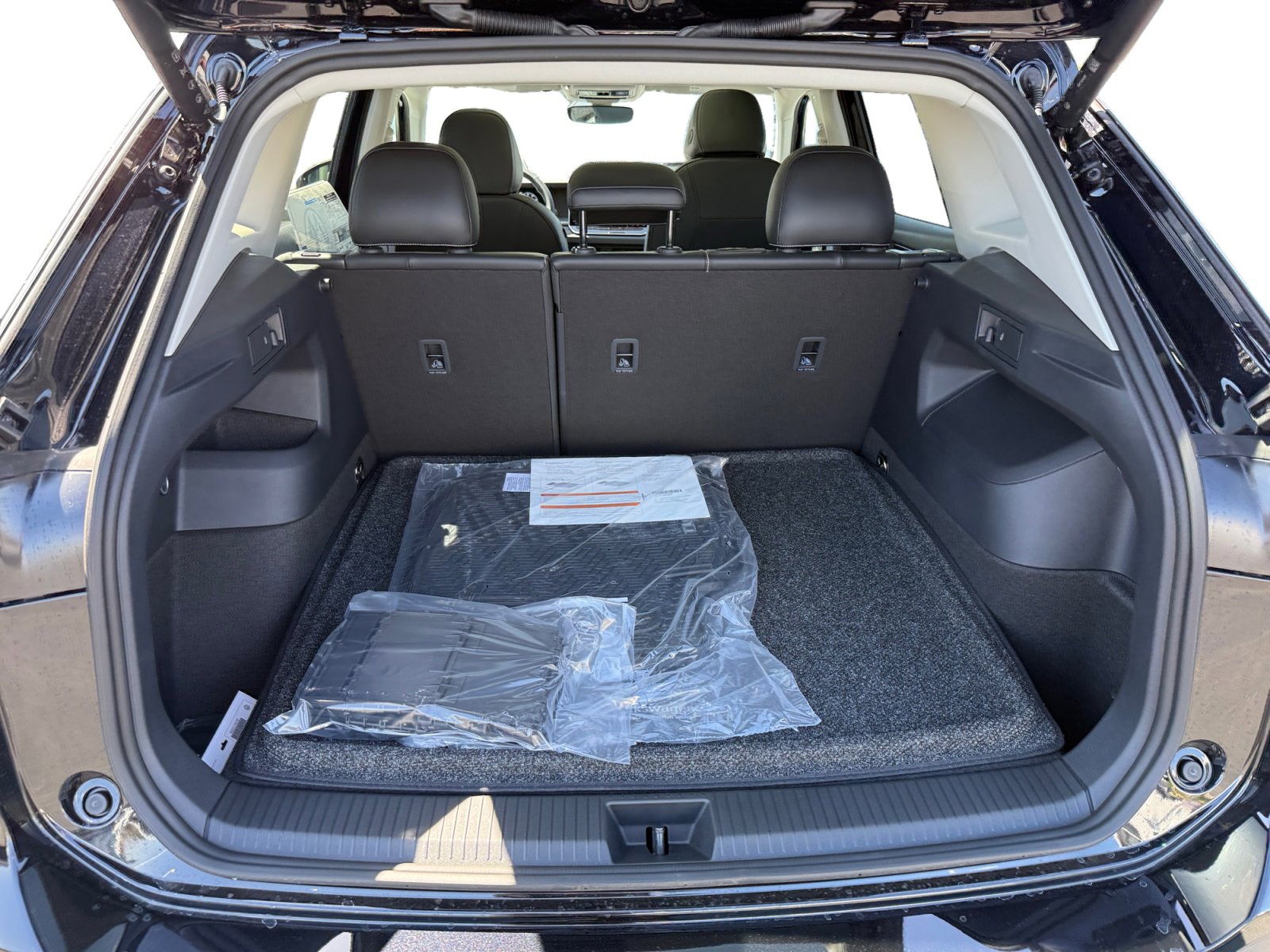 New 2026 Volkswagen Tiguan SE AWD/4WD image 17
