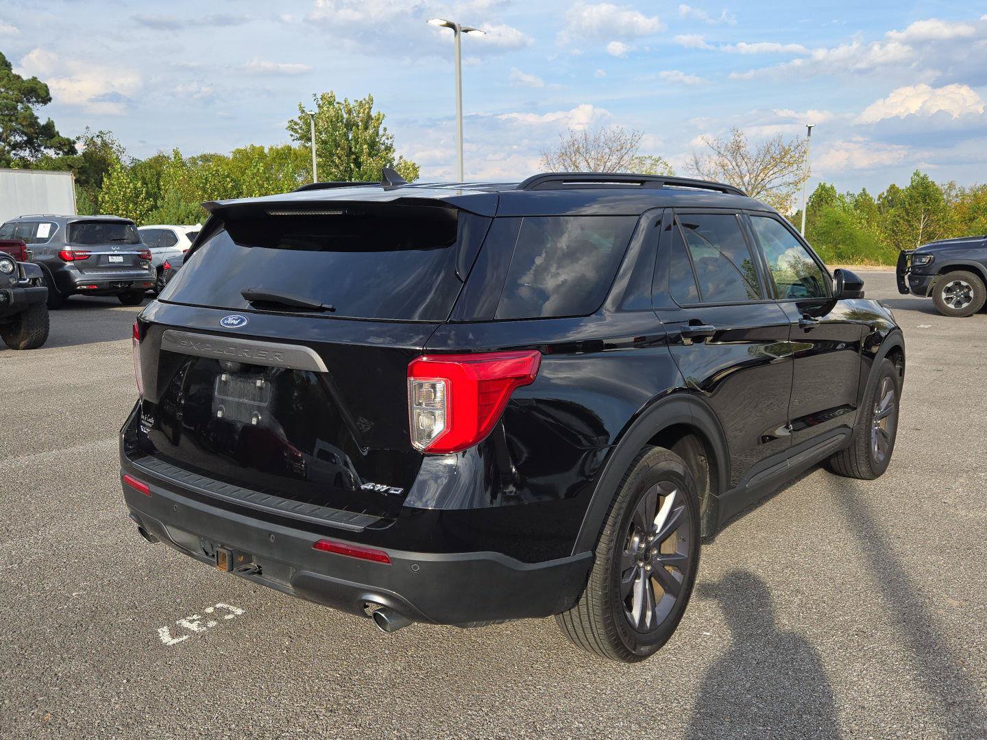 Used 2023 Ford Explorer XLT w/ Equipment Group 202A AWD/4WD image 7