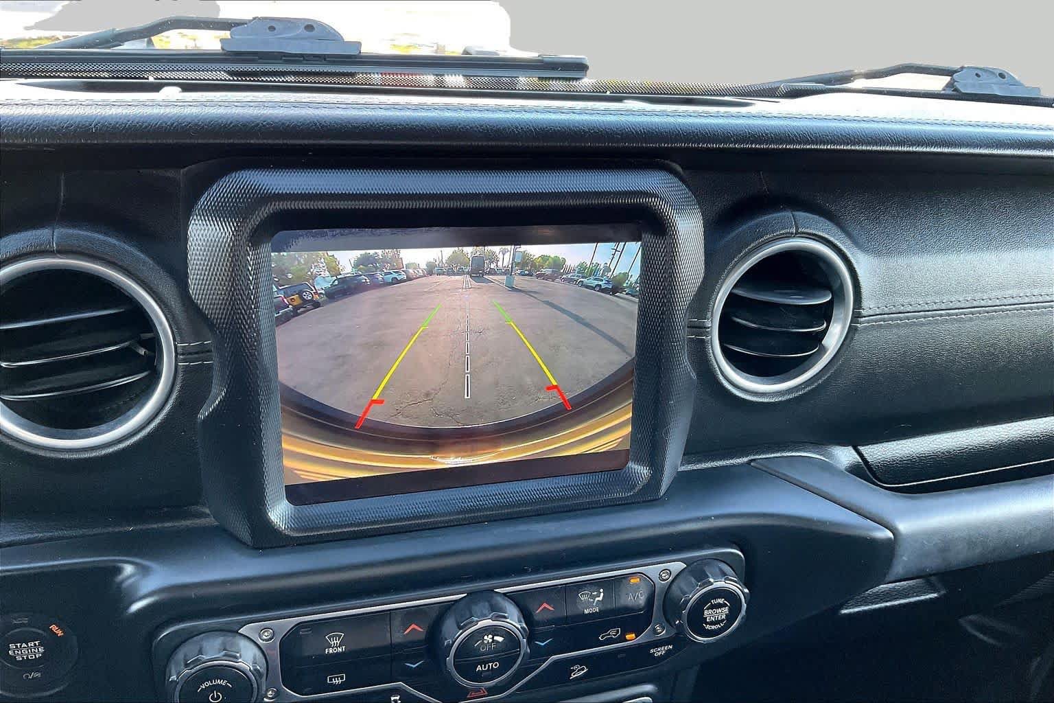 Used 2018 Jeep Wrangler Unlimited Sahara AWD/4WD image 24