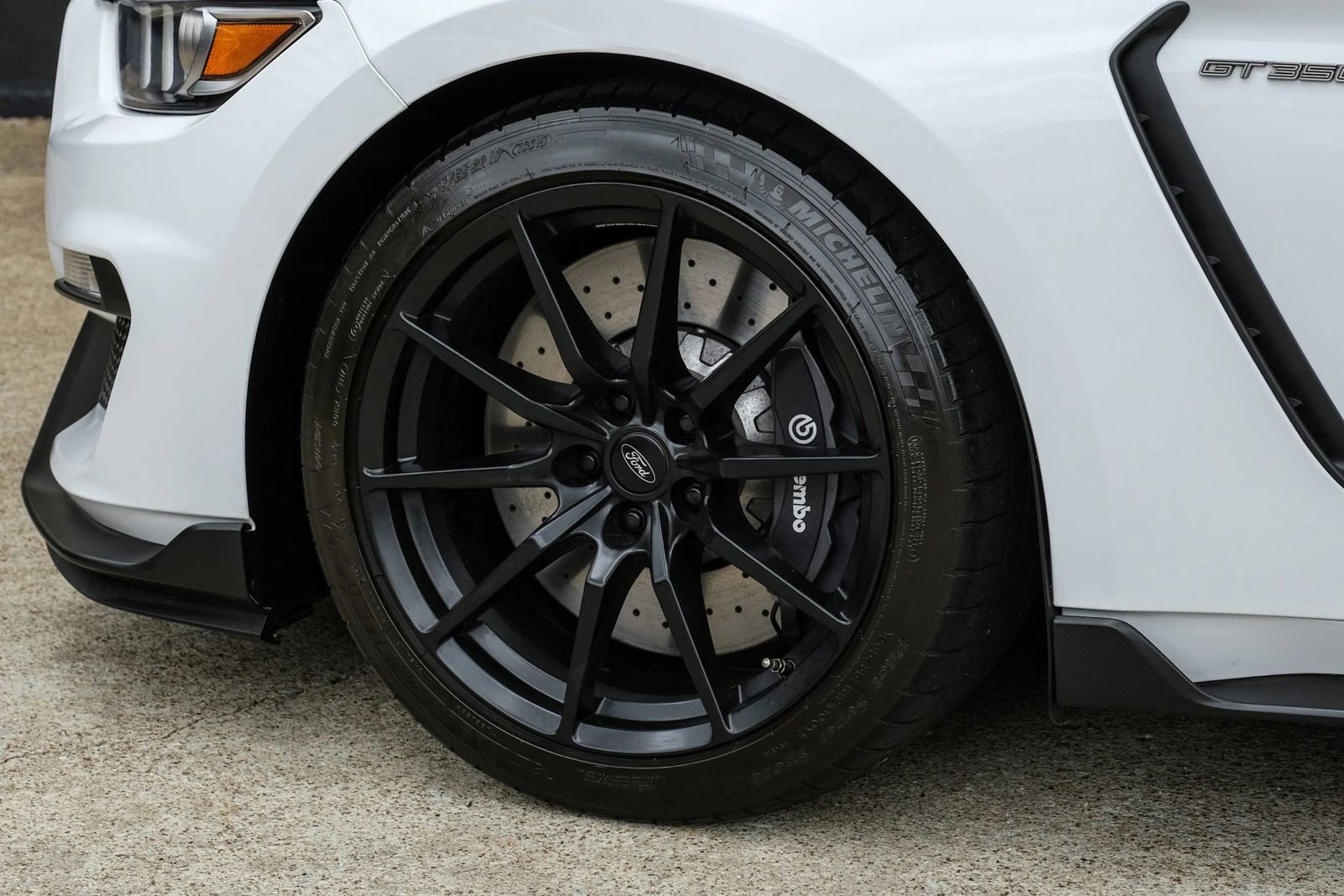 Used 2017 Ford Mustang Shelby GT350 w/ Electronics Package RWD image 60