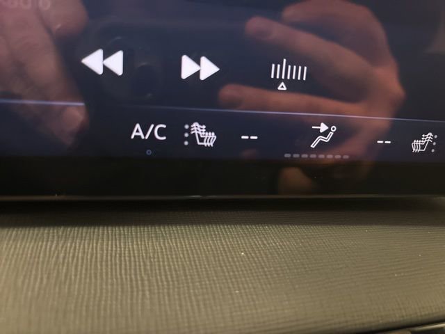 Used 2025 Buick Enclave Preferred image 22