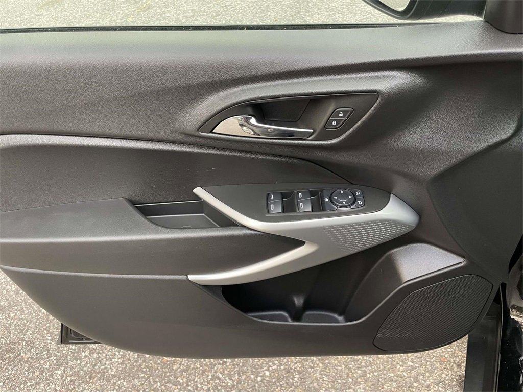 Used 2025 Chevrolet Trax LS w/ LS Convenience Package image 15