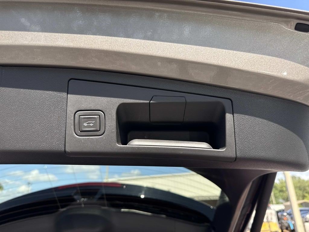 Certified 2024 Cadillac XT4 Premium Luxury w/ Active Safety Package FWD image 12