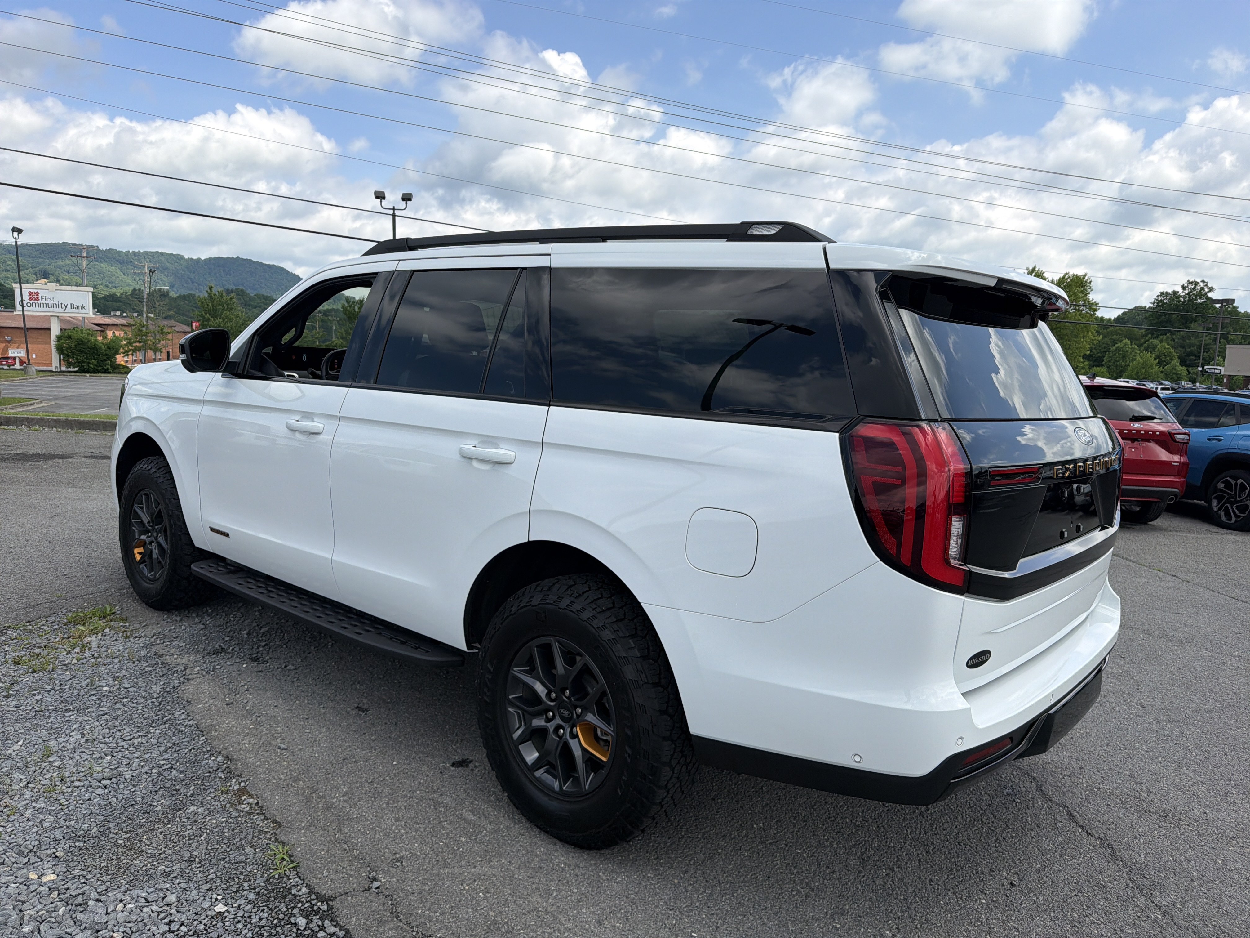 Used 2025 Ford Expedition Tremor AWD/4WD image 8