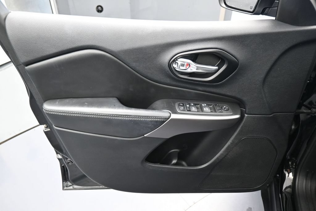 Used 2022 Jeep Cherokee Latitude Lux FWD image 13