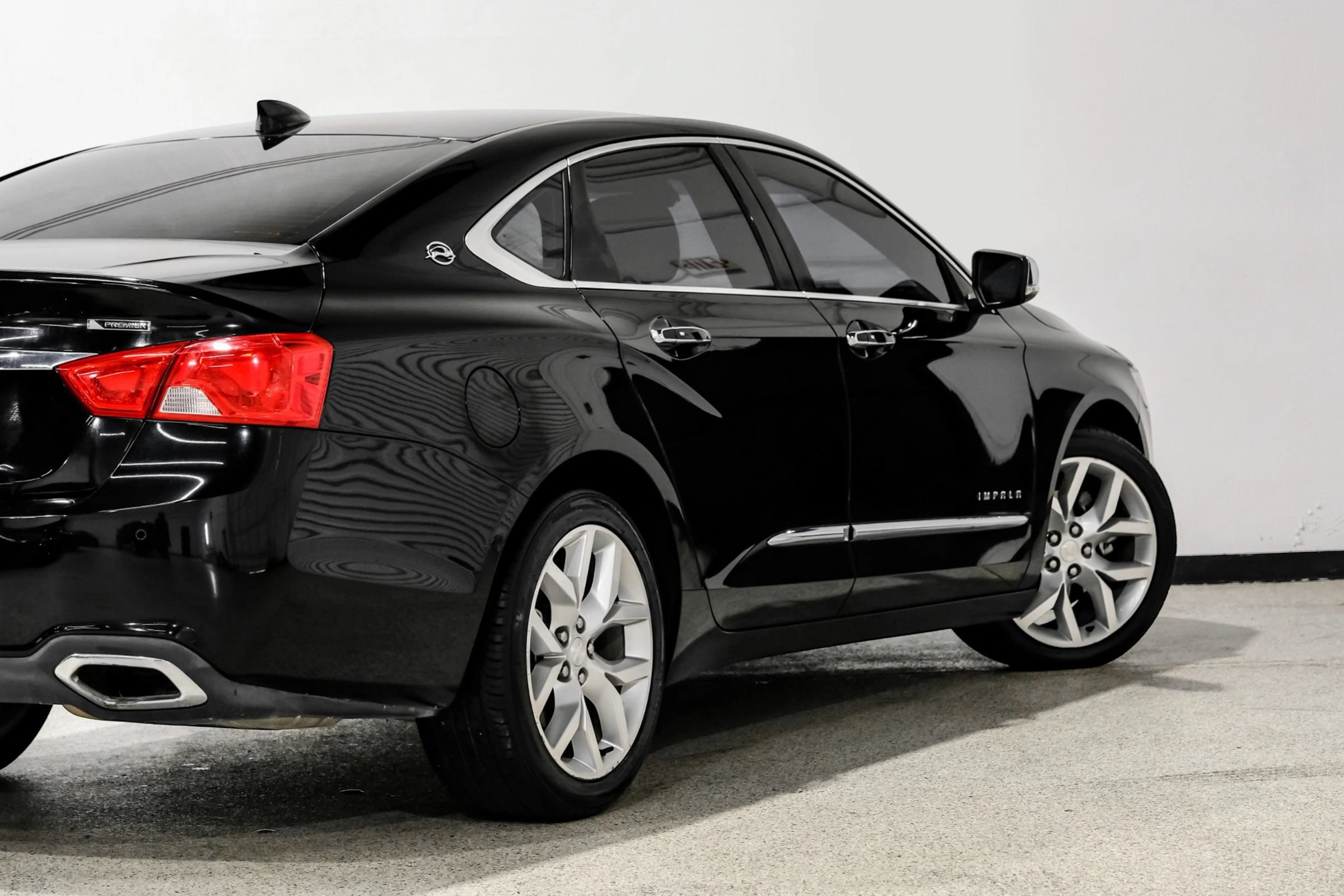 Used 2018 Chevrolet Impala Premier FWD image 15