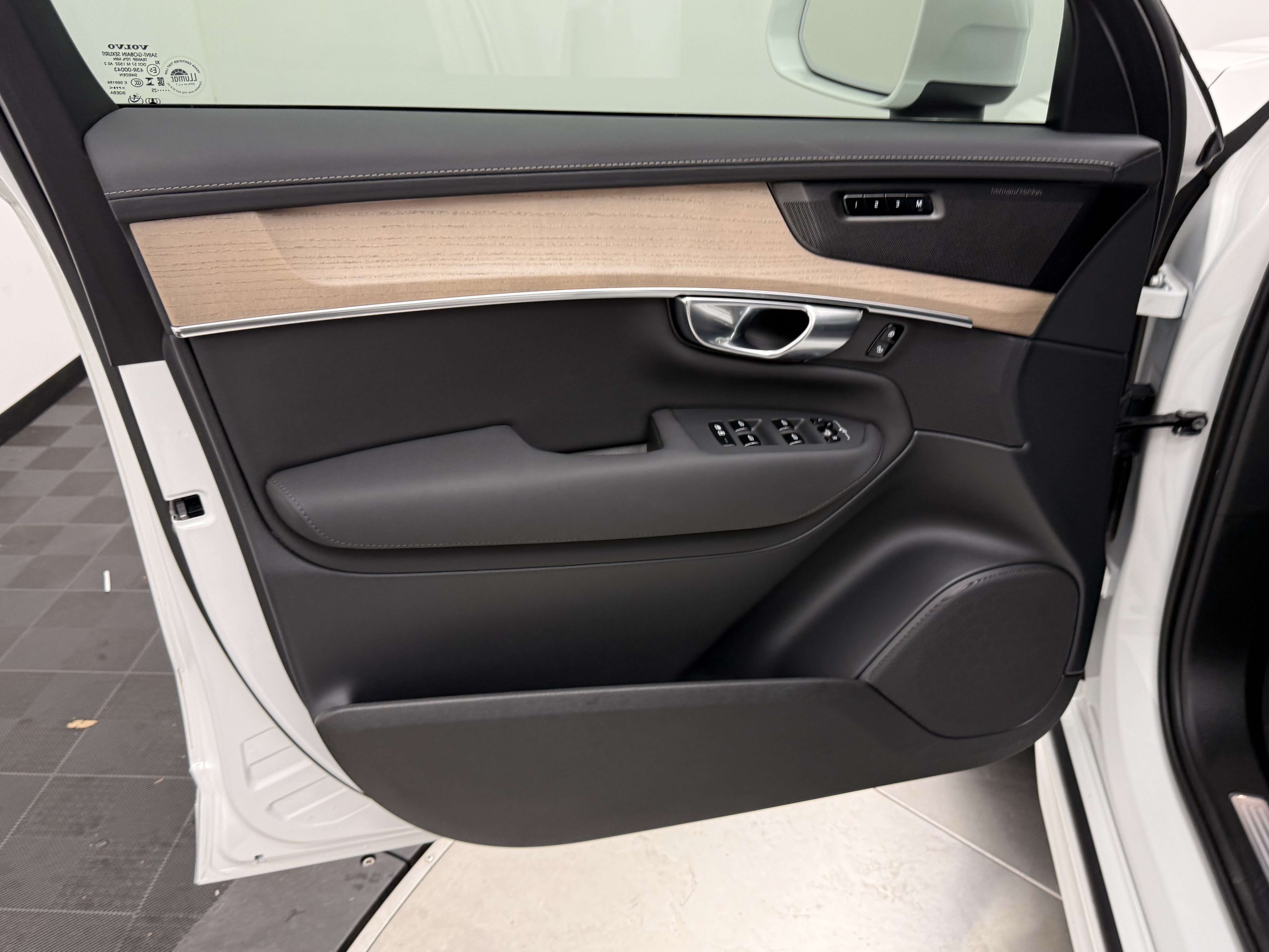 Certified 2025 Volvo XC90 B5 Plus w/ Protection Package Premier AWD/4WD image 11