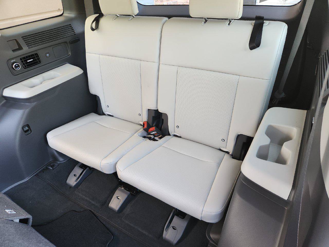 New 2027 Hyundai Santa Fe SEL FWD image 30