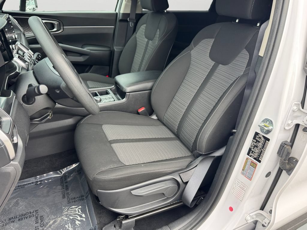 Used 2023 Kia Sorento LX AWD/4WD image 14