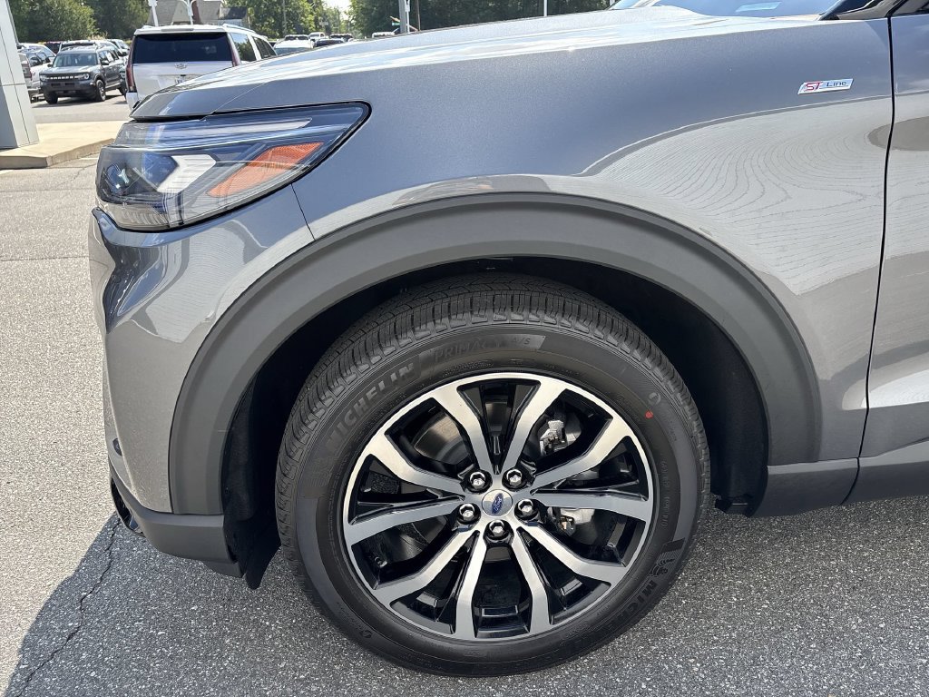 New 2026 Ford Explorer ST-Line RWD image 18
