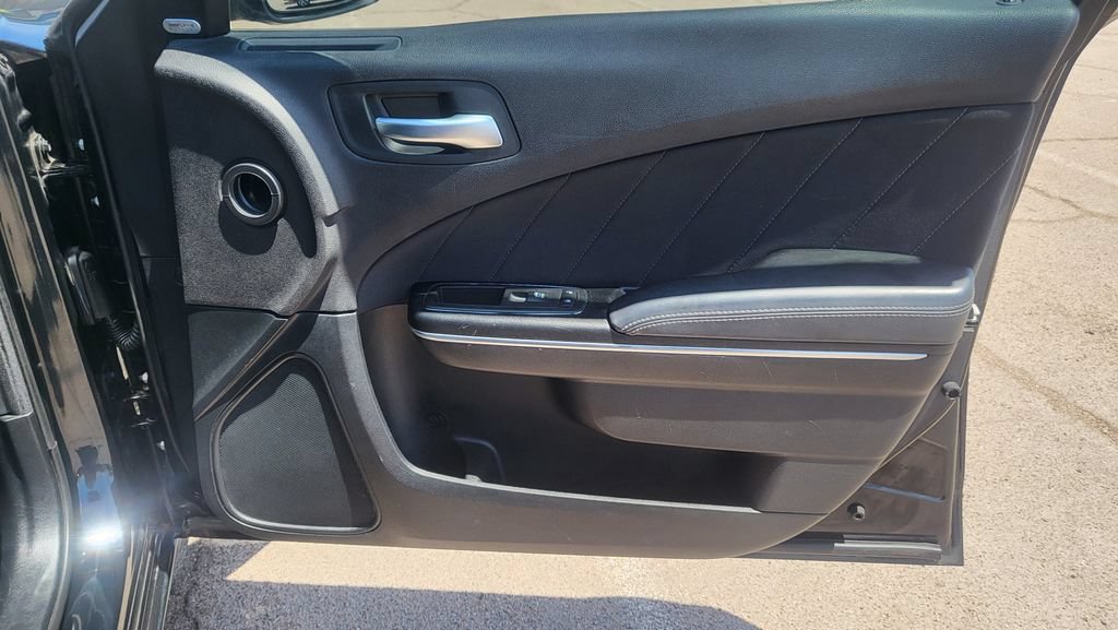 Used 2016 Dodge Charger SXT w/ Navigation & Travel Group RWD image 18