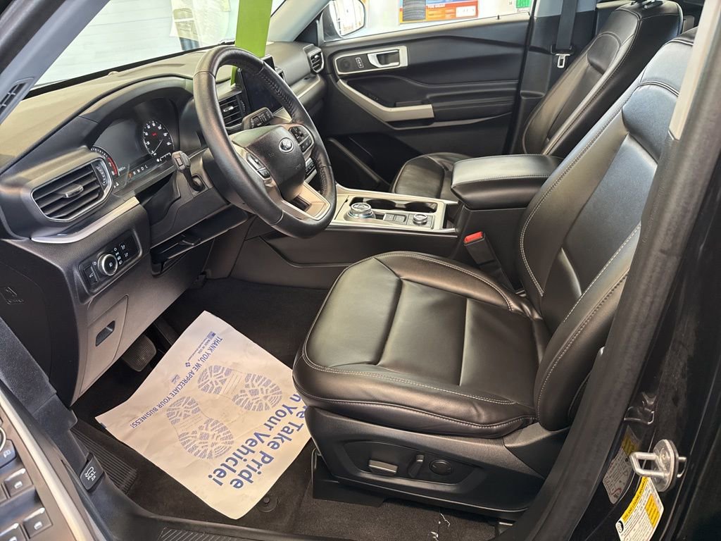 Used 2024 Ford Explorer XLT w/ Equipment Group 202A AWD/4WD image 19