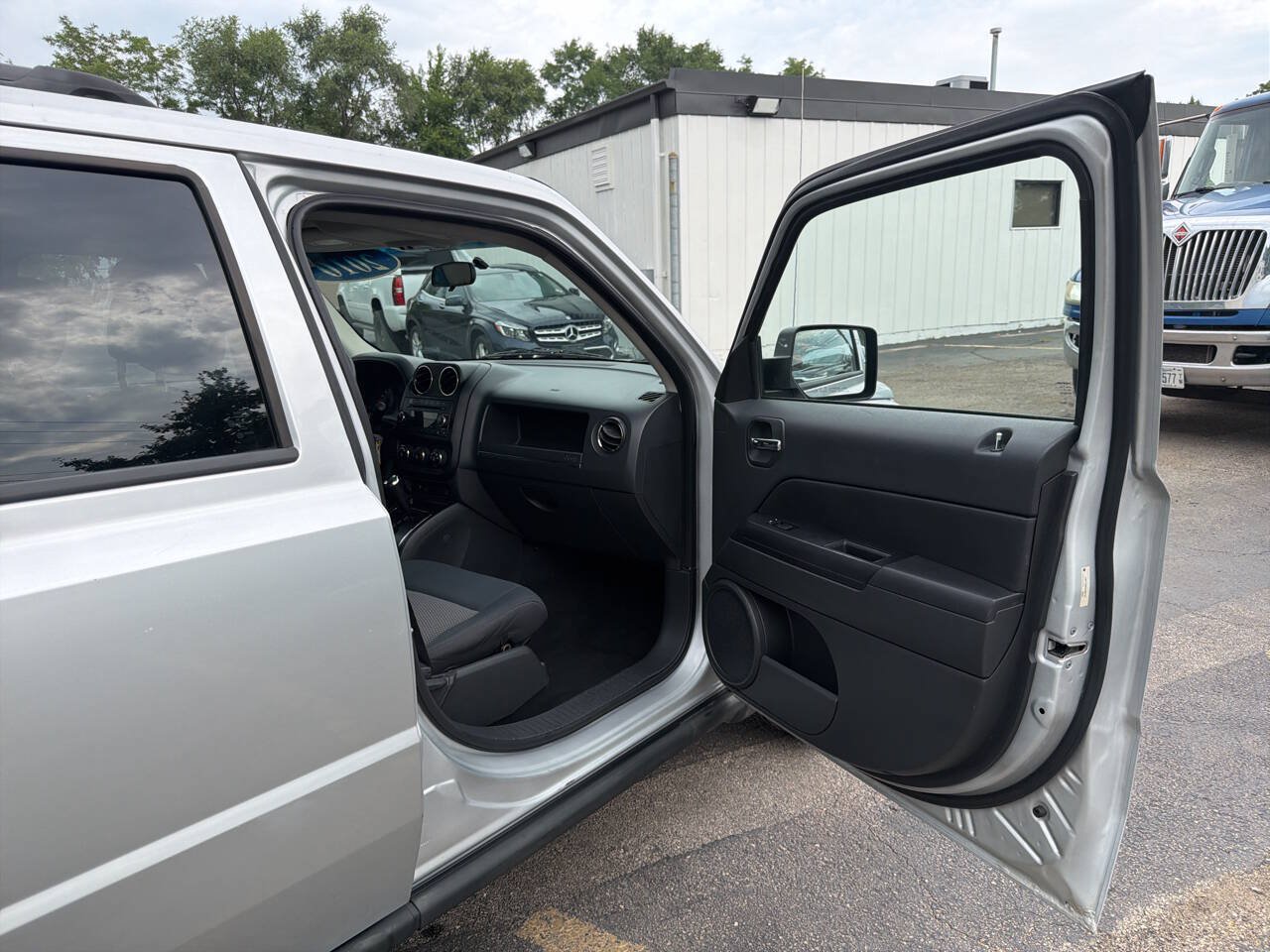 Used 2010 Jeep Patriot Sport w/ PWR Equipment Group FWD image 27