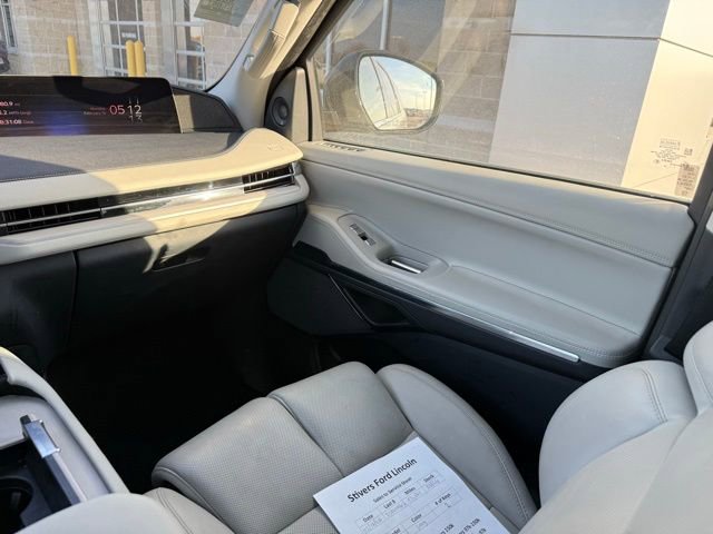 Certified 2025 Lincoln Navigator L Reserve image 14